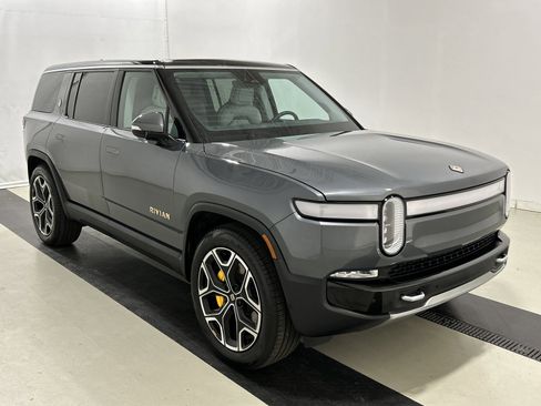 Used 2024 Rivian R1S Adventure image 7