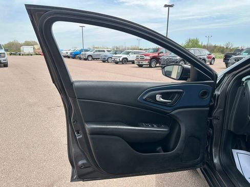 Used 2015 Chrysler 200 S FWD image 11