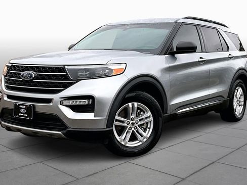 Used 2020 Ford Explorer XLT w/ Equipment Group 202A image 34