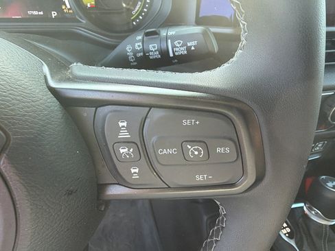 Used 2025 Jeep Wrangler Willys image 28