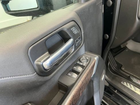 Used 2022 GMC Sierra 2500 Denali w/ Denali Black Diamond Edition AWD/4WD image 11
