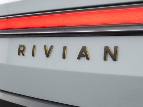 Used 2022 Rivian R1T Adventure image 40