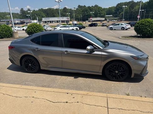 Used 2025 Toyota Camry SE w/ Convenience Package FWD image 6
