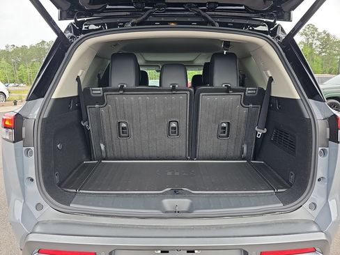 New 2026 Nissan Pathfinder Platinum FWD image 17