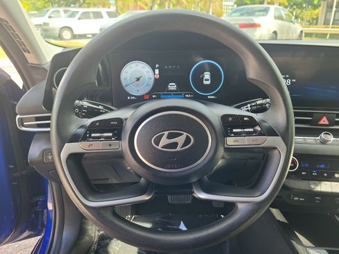 Used 2024 Hyundai Elantra SEL image 23