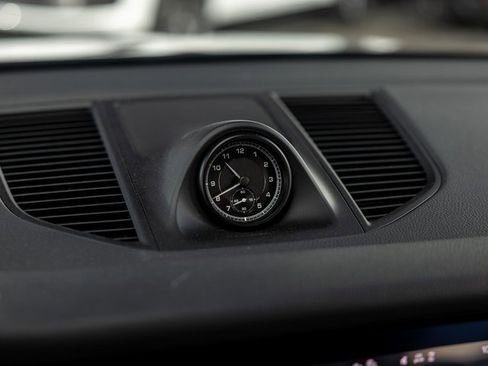 Certified 2025 Porsche Macan image 48