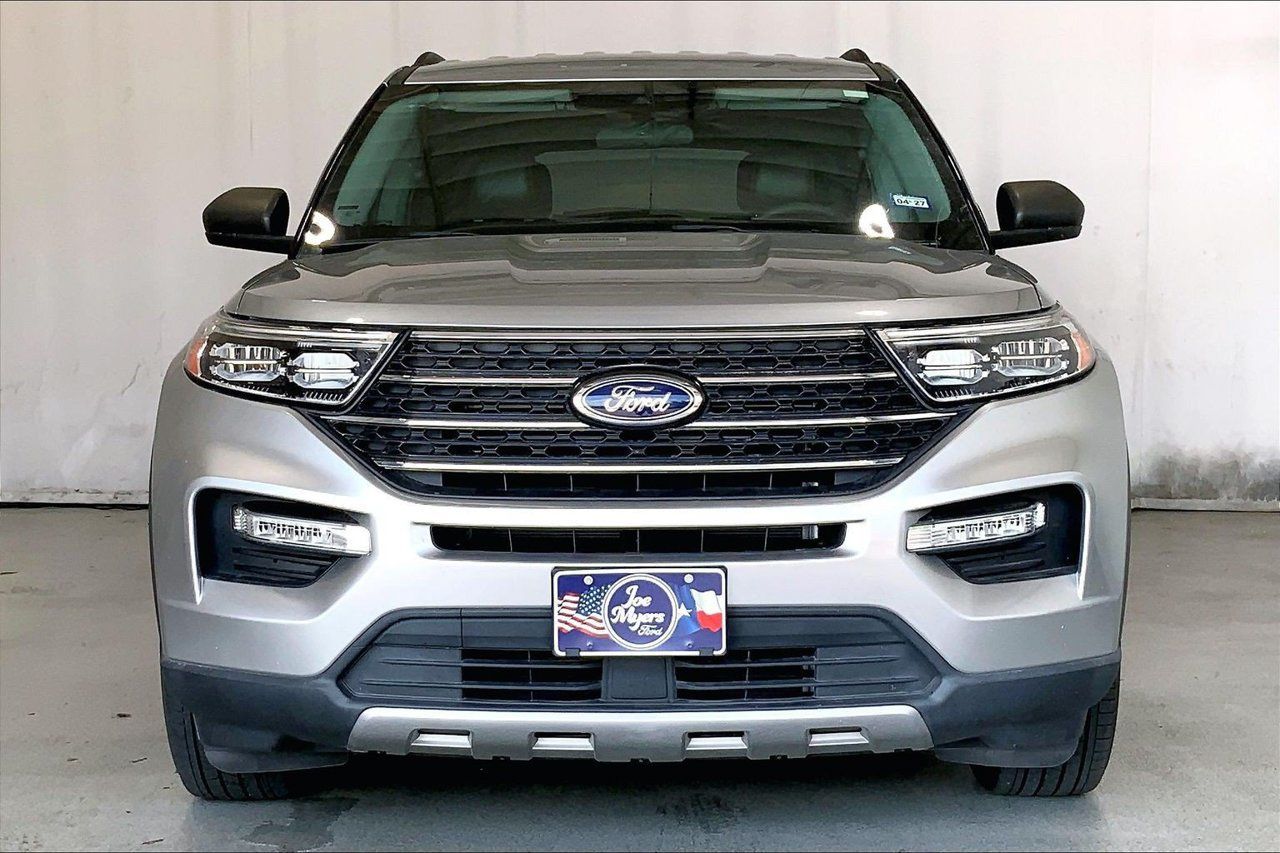 Used 2024 Ford Explorer XLT w/ Equipment Group 202A RWD image 3