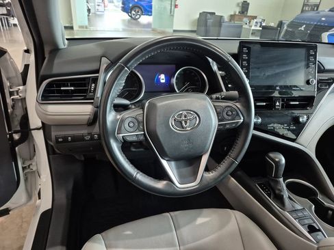 Used 2022 Toyota Camry XLE FWD image 13