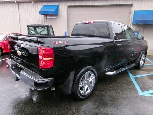 Used 2018 Chevrolet Silverado 1500 Custom w/ Custom Value Package image 5