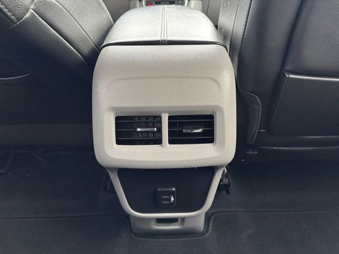 Used 2024 GMC Terrain SLT image 27