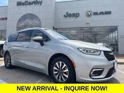 Used 2023 Chrysler Pacifica Limited