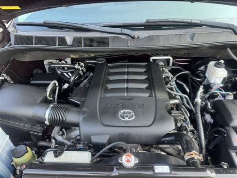 Used 2018 Toyota Sequoia SR5 AWD/4WD image 37