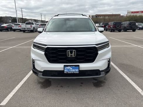 Used 2023 Honda Pilot Touring image 8