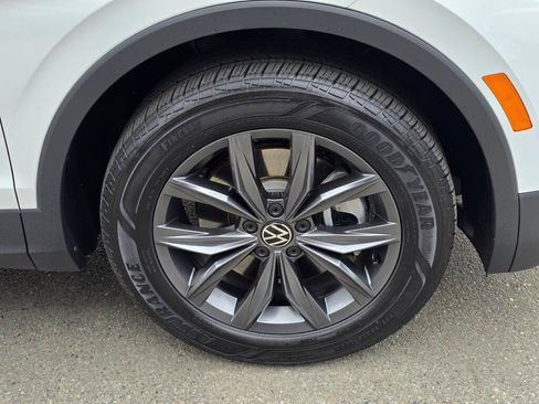 Used 2022 Volkswagen Tiguan SE AWD/4WD image 9