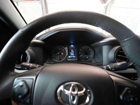 Used 2021 Toyota Tacoma TRD Sport AWD/4WD image 15