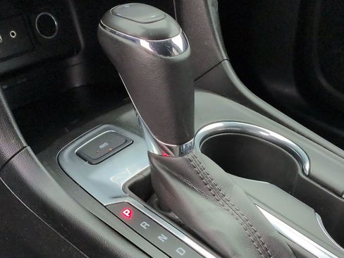 Used 2019 Chevrolet Equinox LT w/ Driver Convenience Package image 37