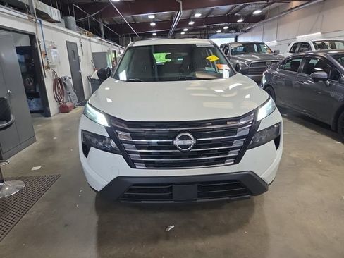 Used 2024 Nissan Rogue S AWD/4WD image 5