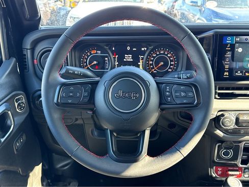 Used 2024 Jeep Wrangler Unlimited Rubicon image 14