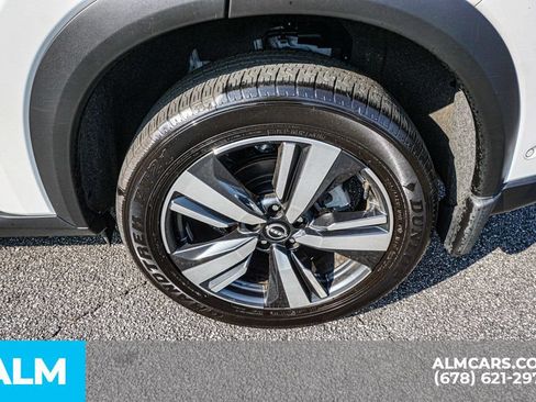 Used 2025 Nissan Rogue SL FWD image 16