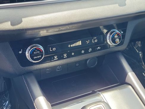 Used 2024 Mitsubishi Outlander SE FWD image 25