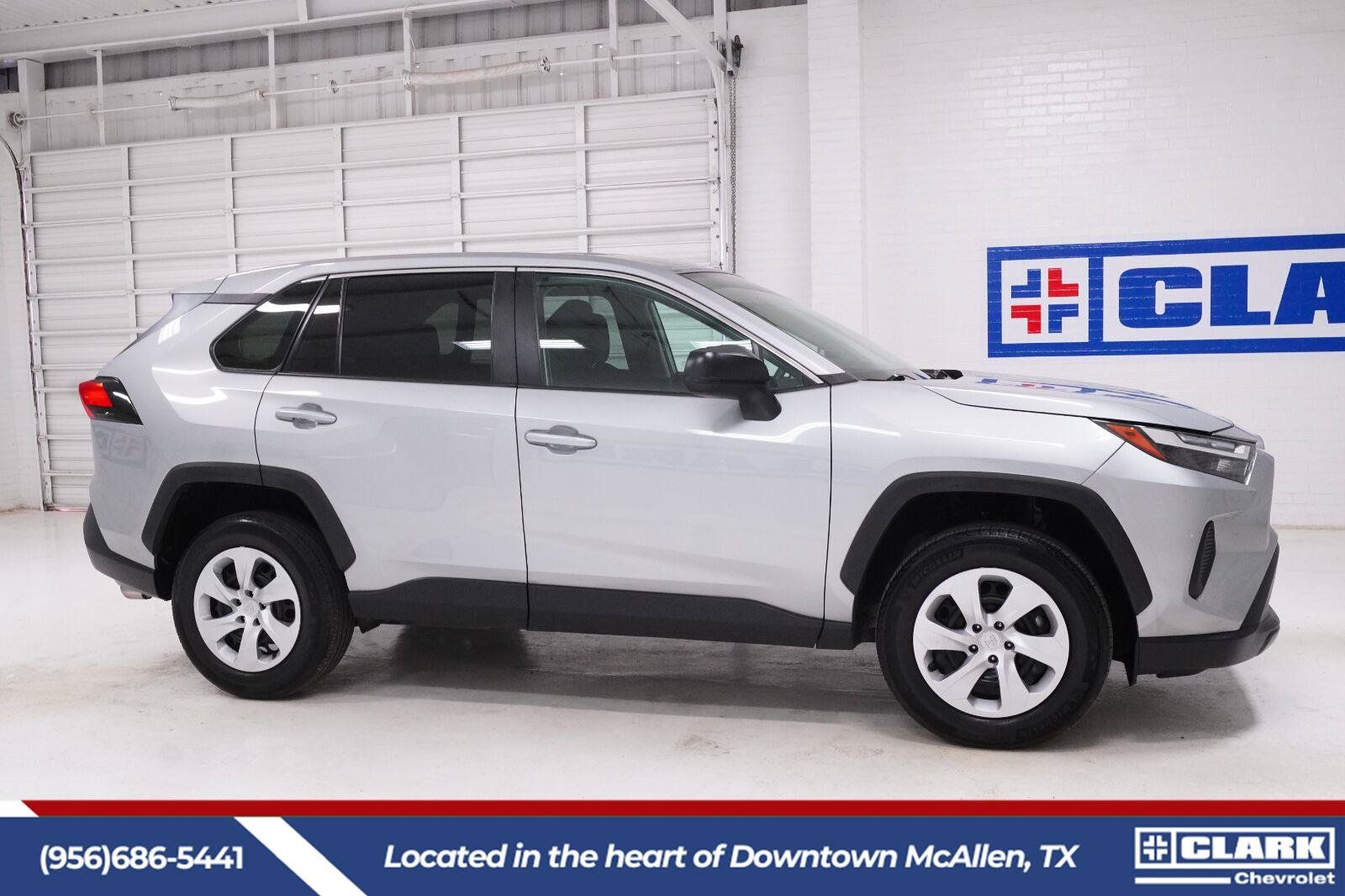 Used 2025 Toyota RAV4 LE AWD/4WD image 4