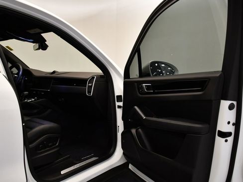 Used 2022 Porsche Cayenne image 49
