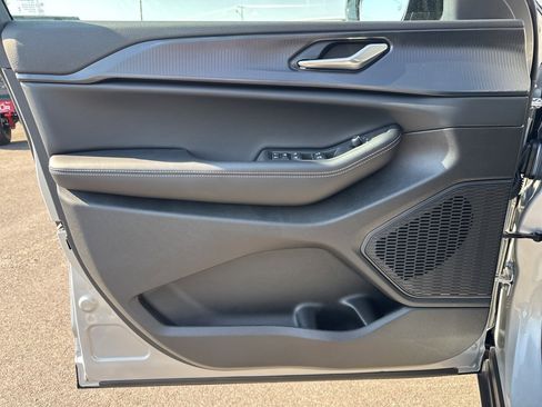 New 2025 Jeep Grand Cherokee L Altitude image 32