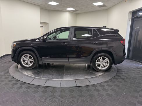 Used 2024 GMC Terrain SLE FWD image 4