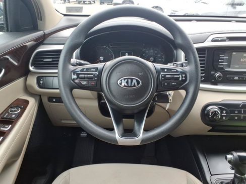 Used 2017 Kia Sorento AWD image 5