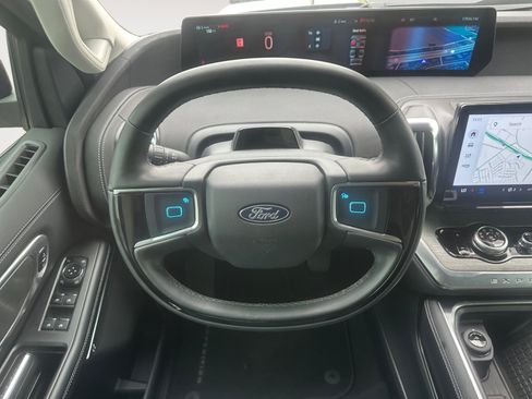 Used 2025 Ford Expedition Max Platinum w/ Driver's Package AWD/4WD image 13