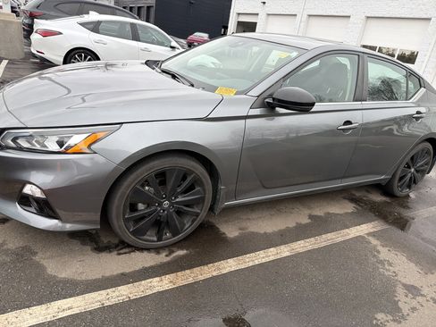 Used 2022 Nissan Altima 2.5 SR w/ Midnight Edition Package image 7