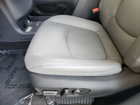 Used 2023 Toyota Sienna XLE FWD image 24