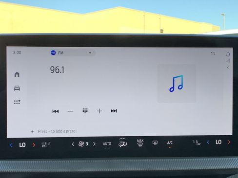 Used 2025 Ford Explorer Active w/ Active Comfort Package image 32