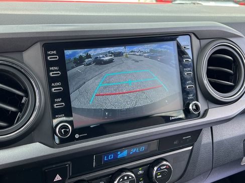 Used 2023 Toyota Tacoma TRD Off-Road w/ Technology Package AWD/4WD image 13