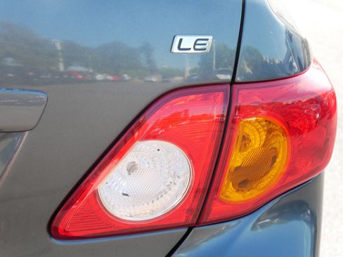 Used 2010 Toyota Corolla LE FWD image 17