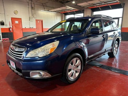 Used 2011 Subaru Outback 2.5i Premium image 2
