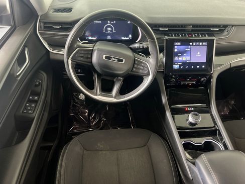 Used 2023 Jeep Grand Cherokee Laredo w/ Luxury Tech Group I AWD/4WD image 21