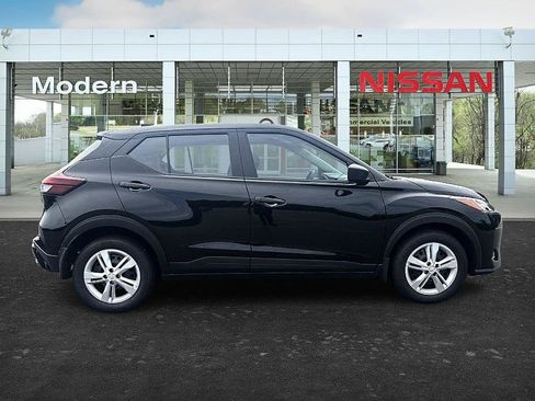 Certified 2025 Nissan Kicks Play S FWD image 6