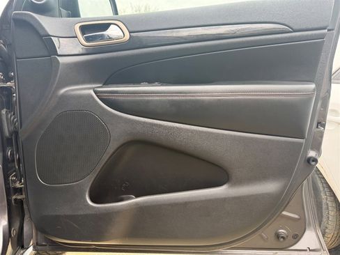 Used 2017 Jeep Grand Cherokee Laredo image 31