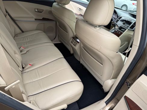 Used 2009 Toyota Venza FWD image 9
