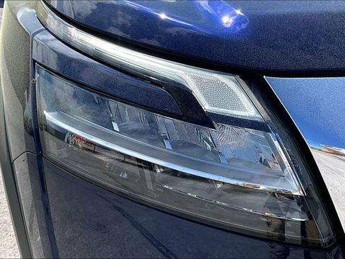 Used 2023 Nissan Pathfinder SL AWD/4WD image 31