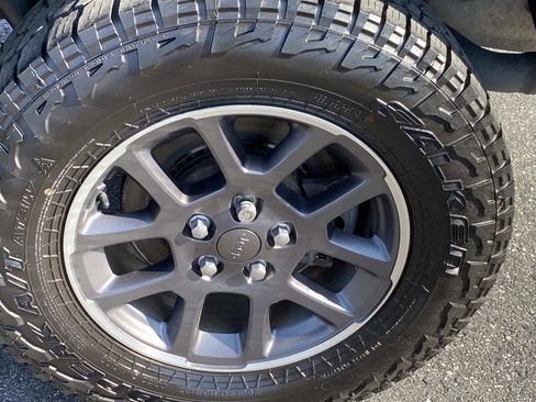 Used 2020 Jeep Gladiator Overland w/ Popular Equipment Package image 27