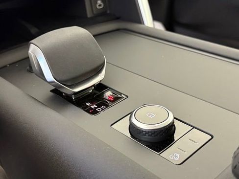 Certified 2025 Land Rover Discovery S image 19