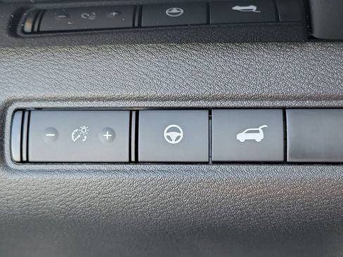 Used 2025 Nissan Pathfinder SV image 16