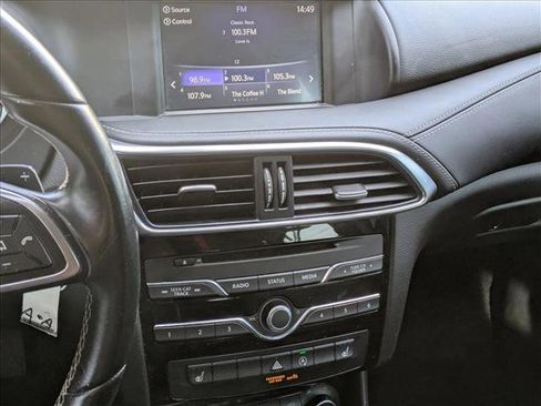 Used 2017 INFINITI QX30 image 12