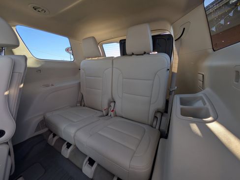 Used 2022 GMC Acadia Denali w/ Denali Ultimate Package image 42