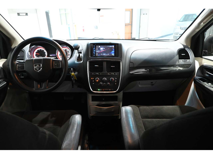 Used 2015 Dodge Grand Caravan SXT FWD image 24