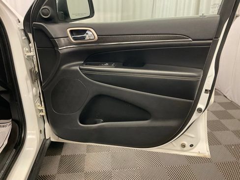 Used 2017 Jeep Grand Cherokee Limited AWD/4WD image 32