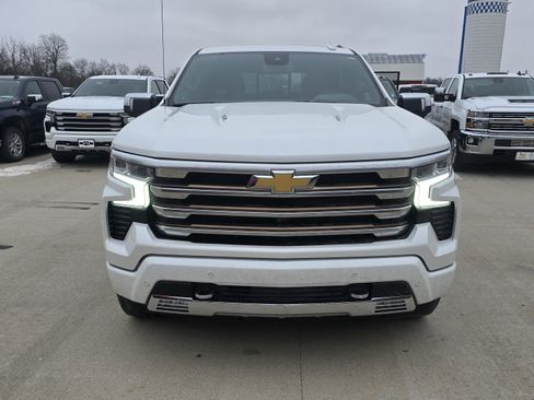 Used 2022 Chevrolet Silverado 1500 High Country w/ High Country Premium Package image 2
