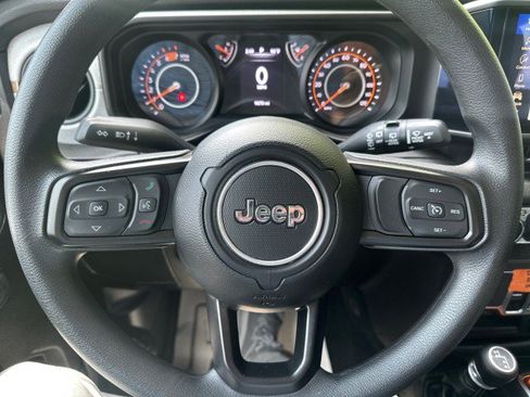 Used 2025 Jeep Wrangler Unlimited Sport AWD/4WD image 13